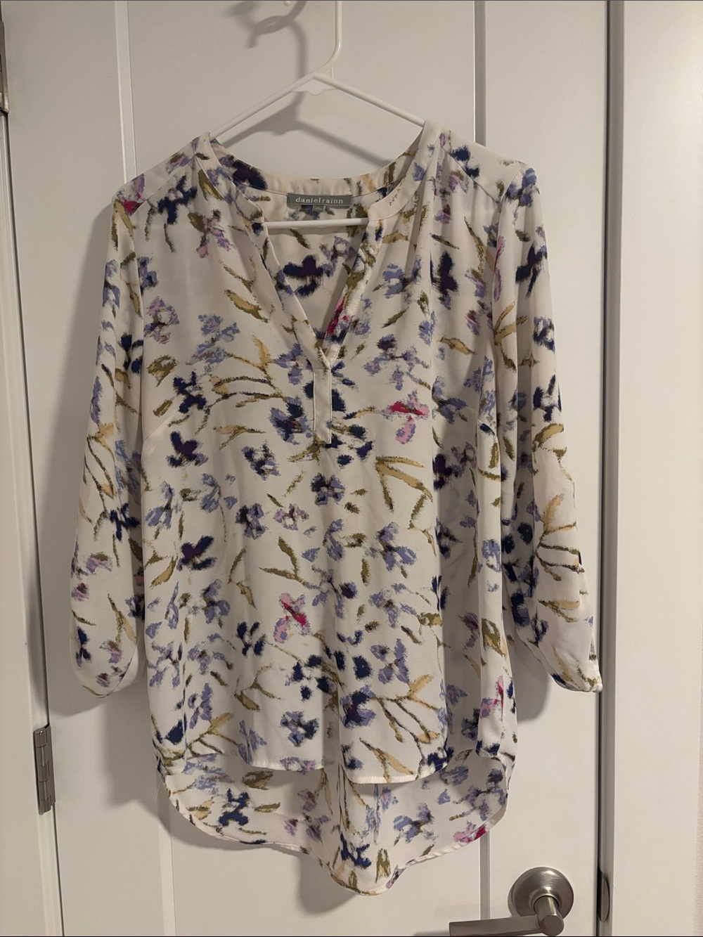 Daniel Rainn Cream White Floral V-Neck Blouse